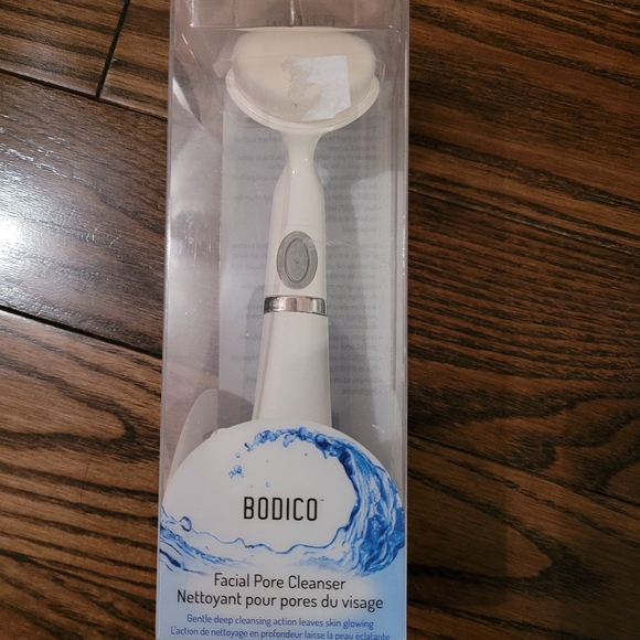 Facial Brush, electric c/w stand - Picture 1 of 3